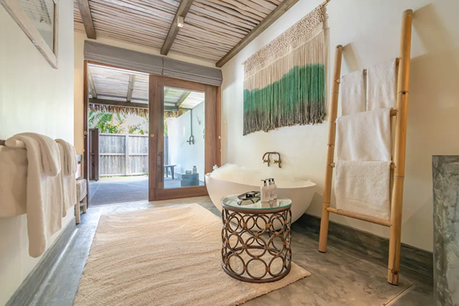 Bathroom - Beach Villa - Alphonse Island - Seychelles Dive Resort