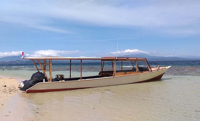 Dive boat - Coral Eye