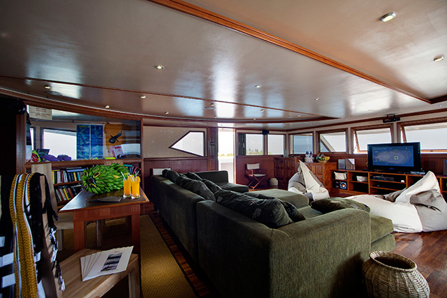 Saloon - M/Y Duke of York - Maldives Liveaboards