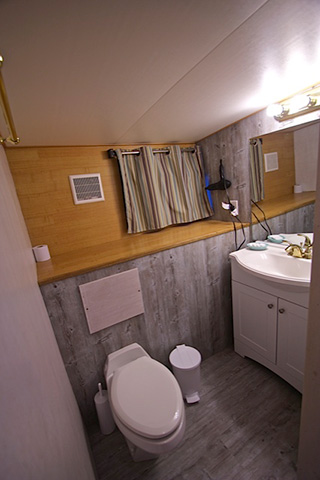 Bathroom - Jardines Avalon Fleet II - Cuba Liveaboard