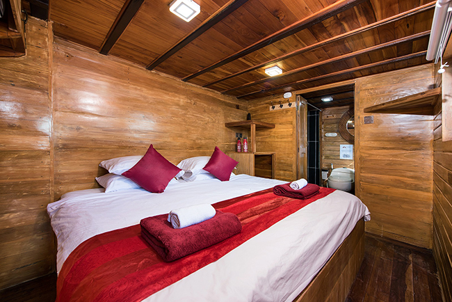 Master cabin - La Galigo - Indonesia Liveaboard