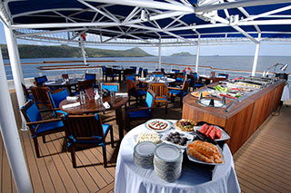 Dining area - La Pinta - Galapagos Liveaboards - Dive Discovery Galapagos