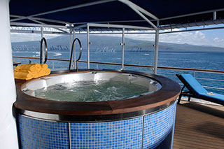 Jacuzzi - La Pinta - Galapagos Liveaboards - Dive Discovery Galapagos