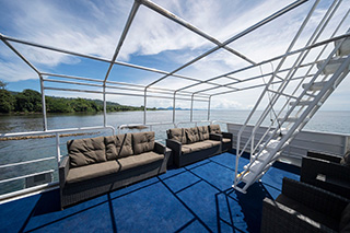 Sun deck - MV Oceania