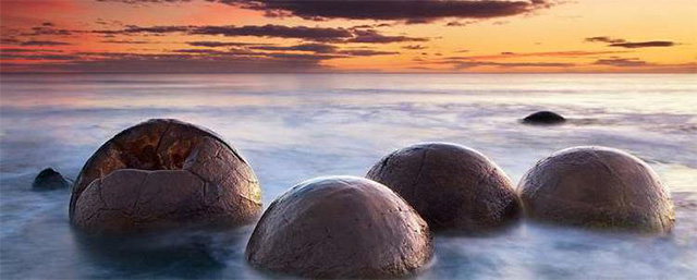 Moeraki Boulders - The Orbs of Arai Te Uru