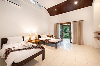 Twin bed - Deluxe Cottage - Murex Manado Resort - Indonesia Dive Resort