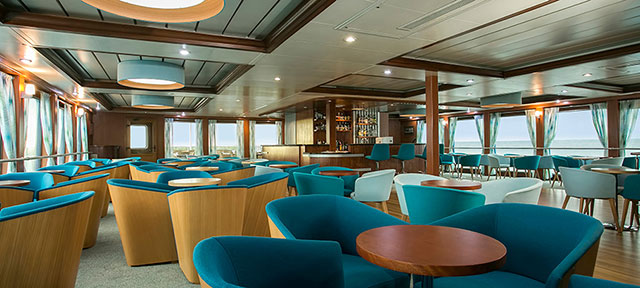 Lounge & Dining area - Santa Cruz II - Galapagos Liveaboards - Dive Discovery Galapagos