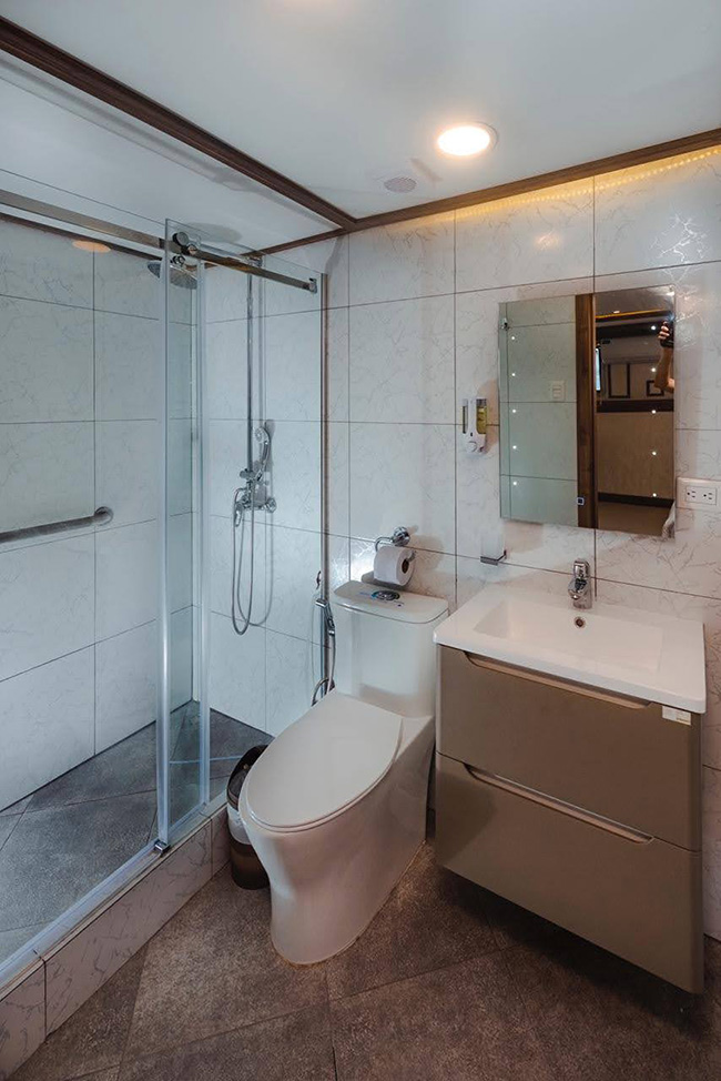 Bathroom - M/V Tiburon Explorer - Galapagos Liveaboard