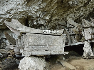 grave yard on the cliff - Toraja Tour, 4 Days - Indonesia Cultural Tour