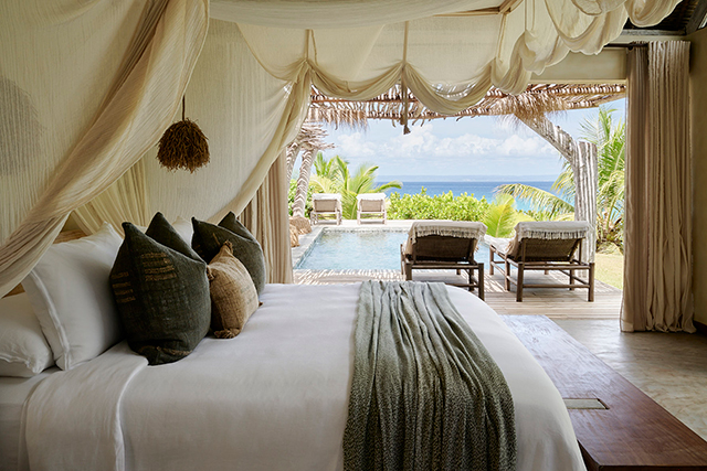 Master bedroom - Three Bedroom Beach Pool Villa - Voaara Madagascar - Madagascar Dive Resort