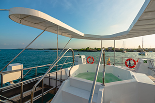 Jacuzzi - Humboldt Explorer - Galapagos Liveaboard