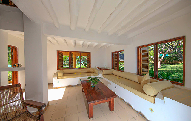 Livingroom - Owners suite - Kinasi Lodge - Mafia Island Dive Resorts - Dive Discovery Tanzania