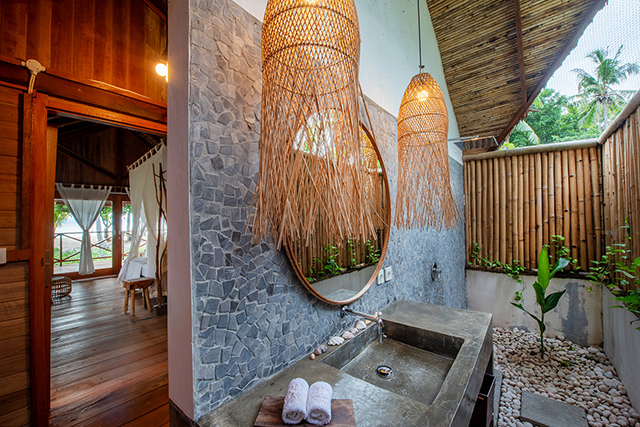 Bathroom - Beach Cottage - Metita Beach and Dive Resort - Indonesia Dive Resort